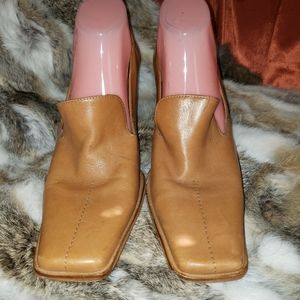 Tan Vacchetta leather square toe pump